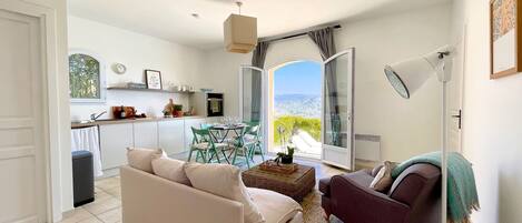 Smart-TV og stereoanlegg