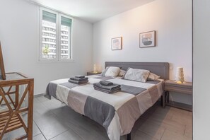 1 غرفة نوم ومكواة/لوح كي وواي فاي مجانًا وملاءات أسرّة