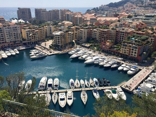 PRIVATE HOLIDAY HOME 2 TO 10 PEOPLE WITH  LARGE POOL AND BOWLING PLACE   VAR