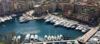 PRIVATE HOLIDAY HOME 2 TO 10 PEOPLE WITH  LARGE POOL AND BOWLING PLACE   VAR