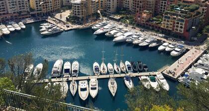 PRIVATE HOLIDAY HOME 2 TO 10 PEOPLE WITH LARGE POOL AND BOWLING PLACE VAR