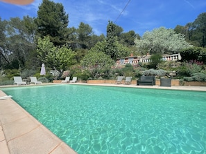 حمّام سباحة خارجي