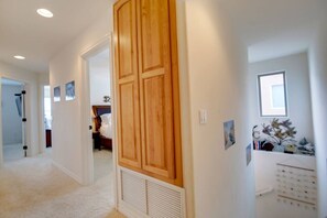 3 bedrooms, desk, iron/ironing board, travel crib