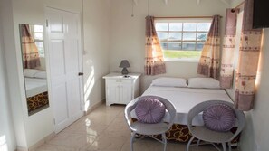2 habitaciones, tabla de planchar con plancha, wifi y ropa de cama