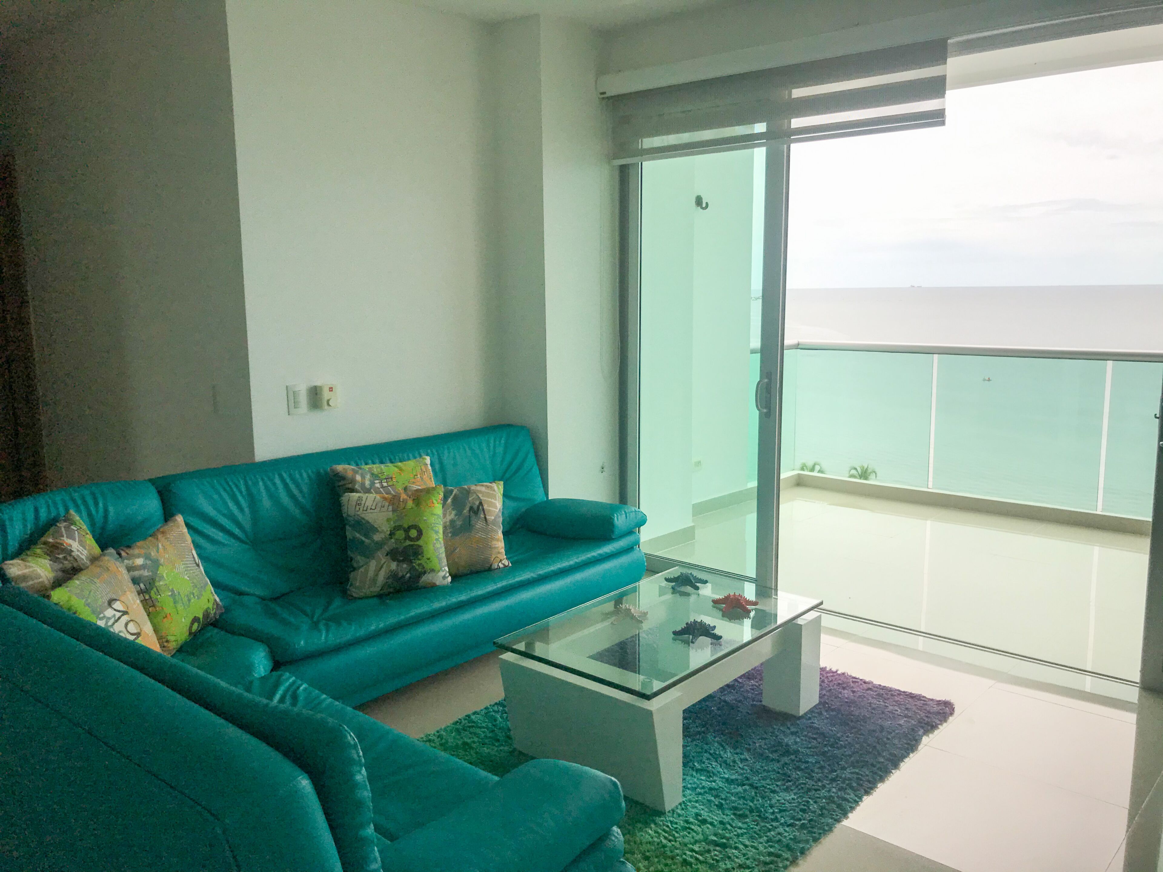 Apartemen Panorama | Ruang keluarga | TV plasma