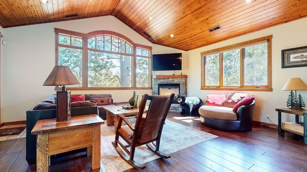 Smart TV, fireplace, DVD player