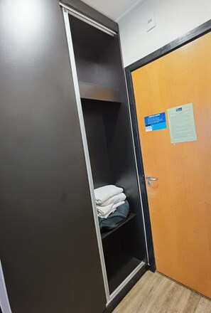 Interior - LAUNCH! Stylish, Newly Decorated Flat! (PI)