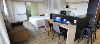 LAUNCH! Stylish, Newly Decorated Flat!