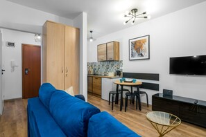 Basic Quadruple Room, 1 Bedroom, Non Smoking, Ensuite | Living area | Flat-screen TV