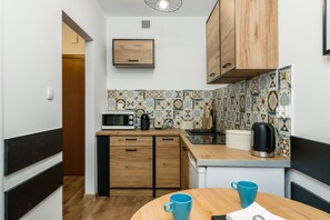 Firemannsrom – basic, 1 soverom, ikke-røyk, eget bad | Eget kjøkken | Minikjøleskap, mikrobølgeovn, kokeplater og kaffetrakter/tekoker