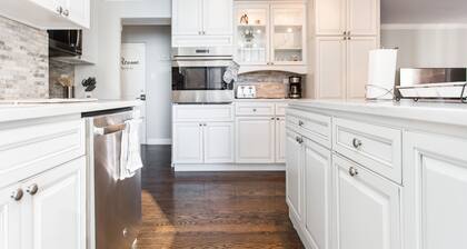 MAG MILE MEGA Entire Floor 4BD 4BA +Rooftop&Gym