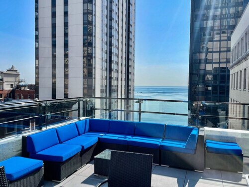 MAG MILE MEGA Entire Floor 4BD 4BA +Rooftop&Gym
