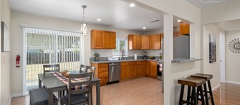 Comfy, Upgraded 3B/1Bth w Great Access to Airport