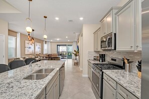 Villa (7400OAK) | Private kitchen