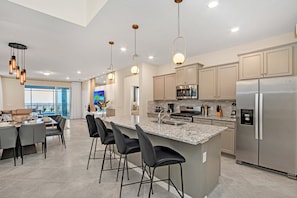Villa (7400OAK) | Private kitchen - 7400oak (Davenport)