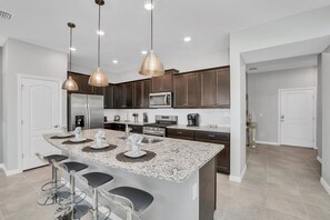 Apartment (7416OAK) | Private kitchen