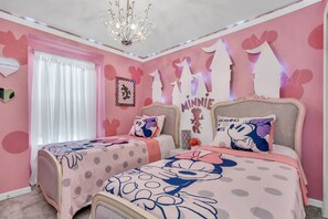 Apartment (7416OAK) | 5 bedrooms, free WiFi
