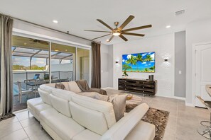 Apartment (7416OAK) | Living room