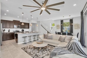 Apartment (7416OAK) | Living room | Flat-screen TV, fireplace