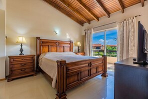 3 bedrooms, in-room safe, iron/ironing board, travel cot - 3 bedroom townhome close to beach! Great for family (Eagle Beach)