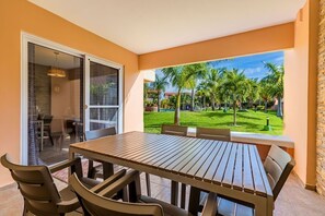 Outdoor dining - 3 bedroom townhome close to beach! Great for family (Eagle Beach)