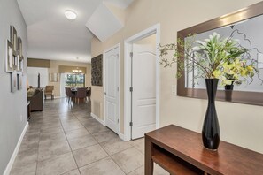 Villa (1431ROLLING) | Interior - 1431rolling (Davenport)