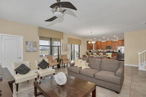 Villa (1431ROLLING) | Living room | Flat-screen TV - 1431rolling (Davenport)