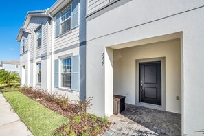 Apartamento (7420 Oakmoss Loop) | Fachada