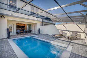 Apartamento (7420 Oakmoss Loop) | 5 quartos, Wi-Fi de cortesia