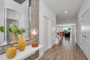 Villa (2615CALISTOGA) | Interior