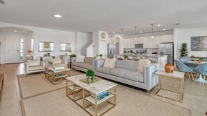 Villa (6148 Broad Oak Drive) | Living room | Flat-screen TV - 15 Bedroom 11 Bathroom Sleeps 6148broad (Davenport)