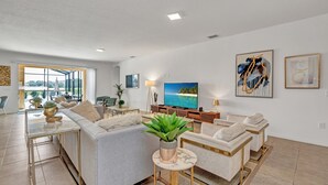 Villa (6148 Broad Oak Drive) | Living room | Flat-screen TV - 15 Bedroom 11 Bathroom Sleeps 6148broad (Davenport)