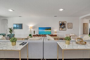 Villa (6148 Broad Oak Drive) | Salle de séjour