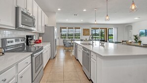 Villa (6148 Broad Oak Drive) | Private kitchen | Dining table - 15 Bedroom 11 Bathroom Sleeps 6148broad (Davenport)