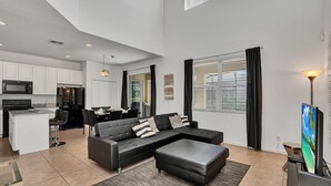 Villa (5221OAKBO) | Living room - 5221oakbo (Davenport)