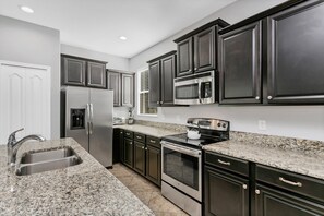 Villa (8910Candy) | Private kitchen | Coffee/tea maker, electric kettle, toaster, blender - 8910candy (Kissimmee)