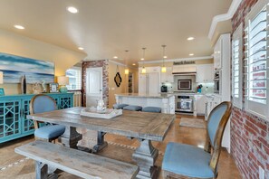 Dining - 4 Bed 3.5Bath South Mission Beach Family Vacation Home, 818Capistrano (San Diego)
