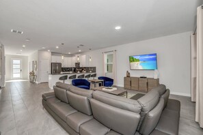 House (4545TARGET) | Exterior