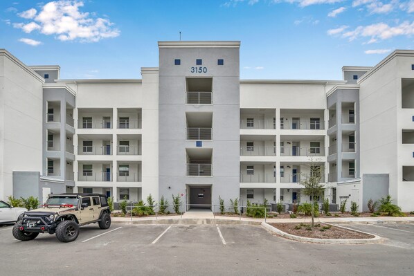 Apartment (3150PARA UNIT) | Exterior