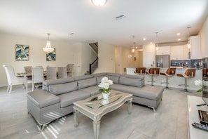 Exterior - 8818inter (Davenport)