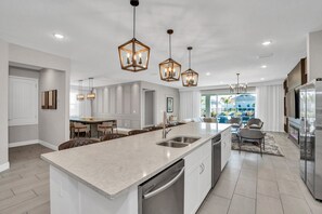 Villa (7704West) | Exterior