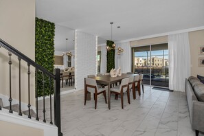 Rumah (4525TARGET) | Tempat makan