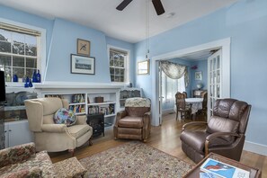 TV, bøker og musikkbibliotek