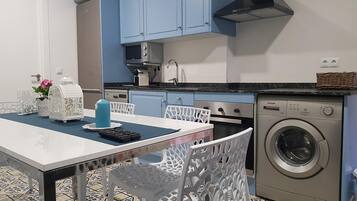 Réfrigérateur, micro-ondes, four