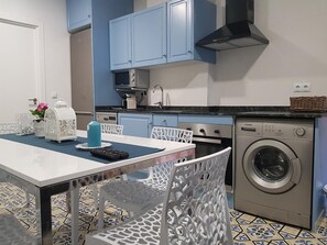 Kühlschrank, Mikrowelle, Ofen