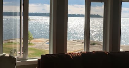 Gorgeous REMOTE private Lakefront cottage with Panoramic Views