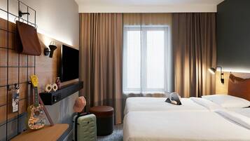 Huone, 2 yhden hengen sänkyä, tupakointi kielletty | Ylelliset vuodevaatteet, työpöytä