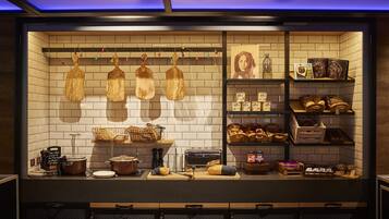 Päivittäinen mannermainen aamiainen (16 GBP per henkilö)