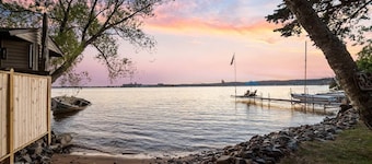 Bayview Cottage – Lakeside Getaway with Dock, Beach Access & Near Canal Park