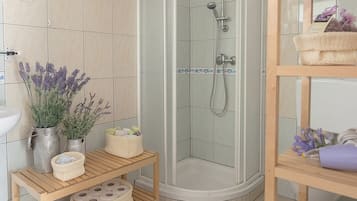 Bruser, hårtørrer, Toiletpapir